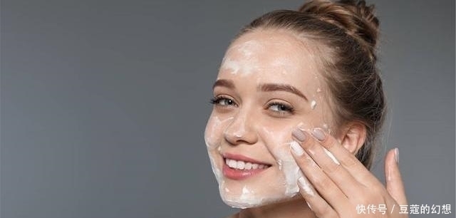 皱纹|女人不想皮肤“黑不溜秋”？3物请嘴下留情，皮肤或慢慢变好