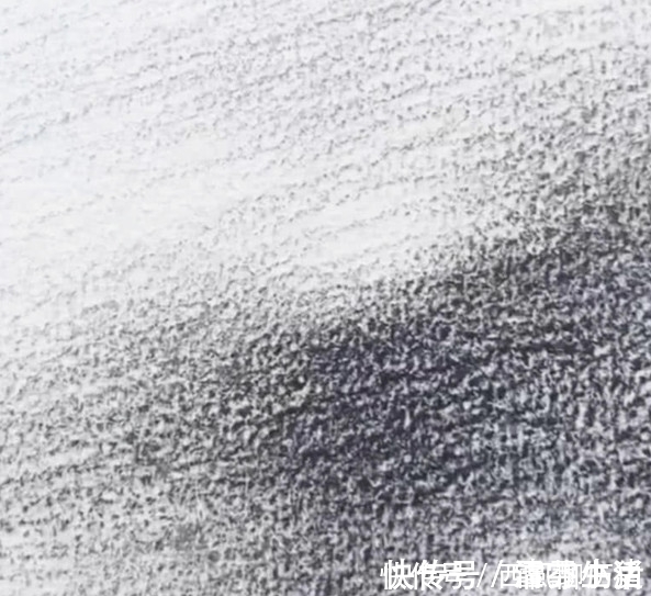 美术生@“幽灵画师”爆红,纸上都是马赛克,当镜头拉远:青铜变王者!