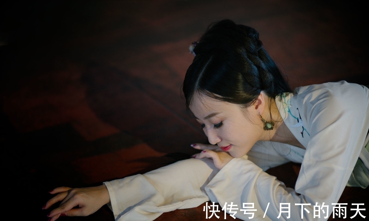 洒脱!温一盏茶读好诗,33首诗写在深秋,有真情有境界,细读不觉被感动