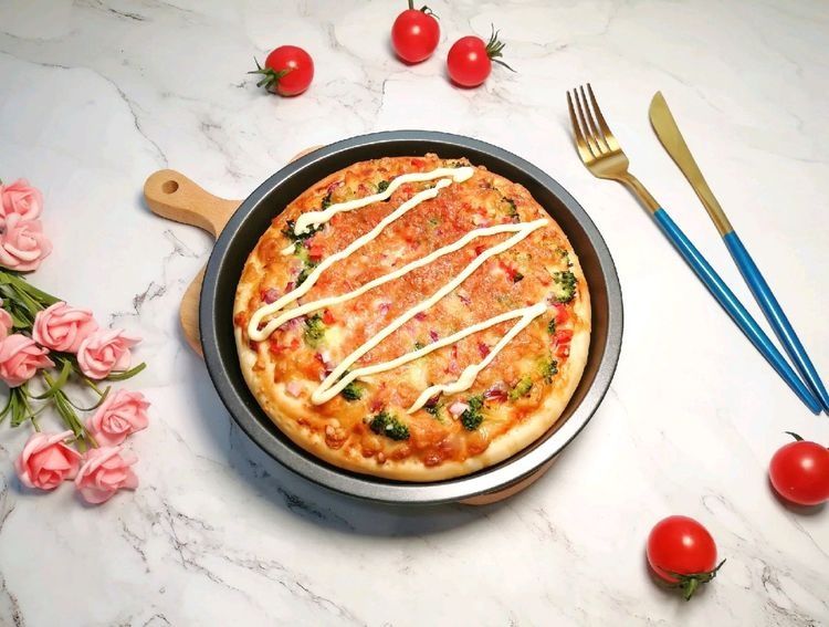 自制沙拉酱鸡肉披萨，干净卫生还省钱，孩子很喜欢吃