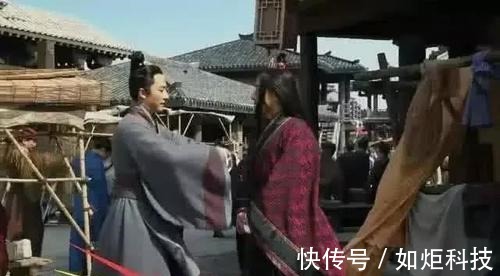 |最搞笑穿帮镜头,用内力劈开的砖头,猪八戒的九齿钉耙会变造型?