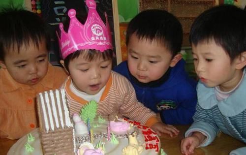 蛋糕|四岁娃过生日,家长把蛋糕送到幼儿园,其他家长的拒绝方式太硬核