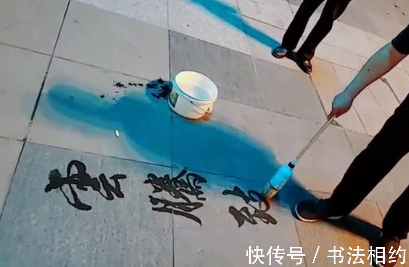 行书@70岁大爷写得一手精湛的书法,楷书险绝,行书王气王风,尴尬了谁