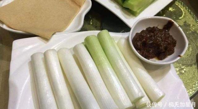 吃不完的大葱容易干瘪发黄,教你3个保存技巧,放一冬都新鲜味足