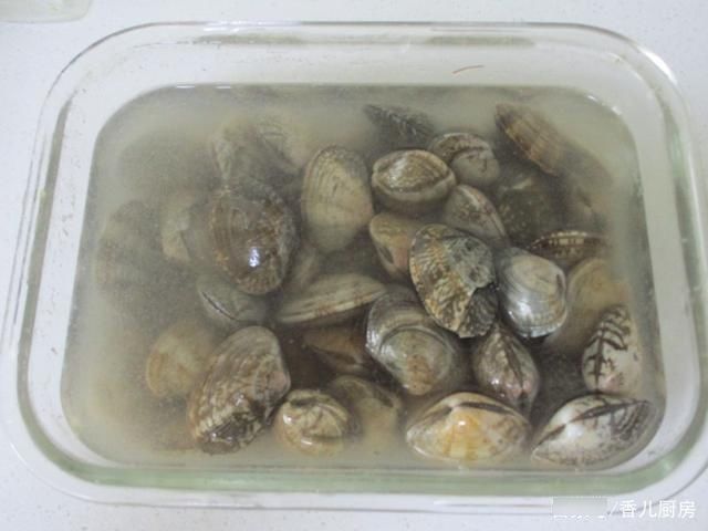 孩子|1分钟让花蛤吐净泥沙，这样做，鲜香味美，孩子还嫌我买少了