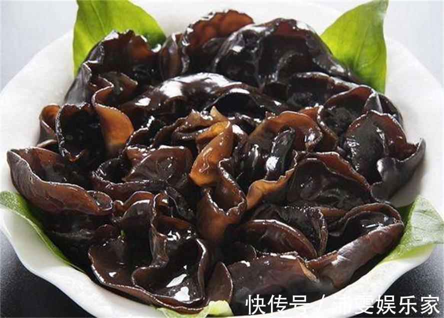 黑木耳|人到中年想长寿,多吃三种食物,排毒养颜、增强体质,气色也好!
