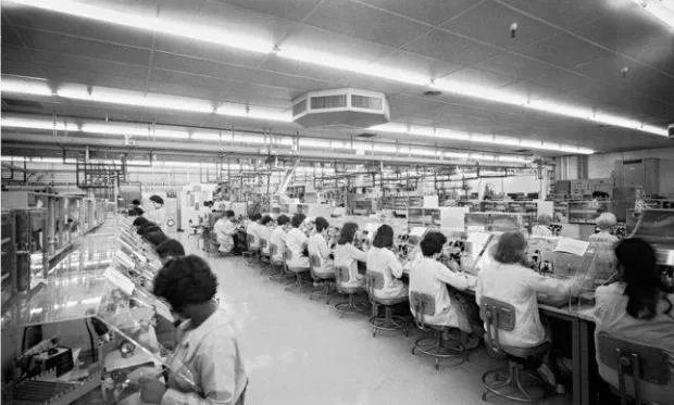 英特尔|这个22岁的小伙子在车库里自制芯片