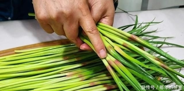 有人|炒蒜苔,有人焯水有人直接炒,不对,教你蒜苔又脆又入味的做法