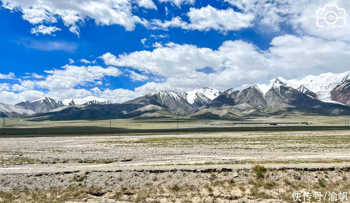天下风物——《昆仑山北段最高峰的绝佳观景处，雪峰连绵美如画卷，免费对外开放》风光题照