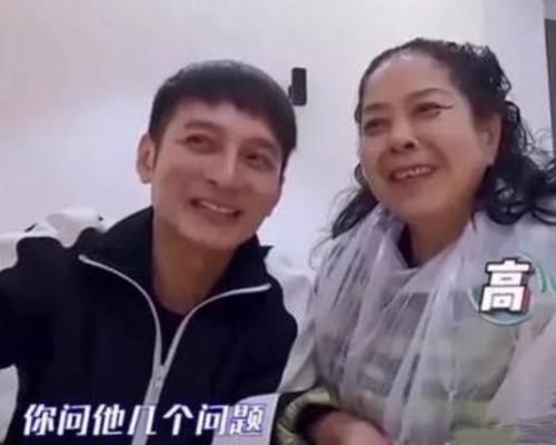 海涛和维嘉妈妈出圈后，吴昕也送妈妈出道，快本主持带妈上节目成风