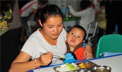 宁愿孩子饿着，也别给孩子多吃一果一菜，容易积食还耽误长个子