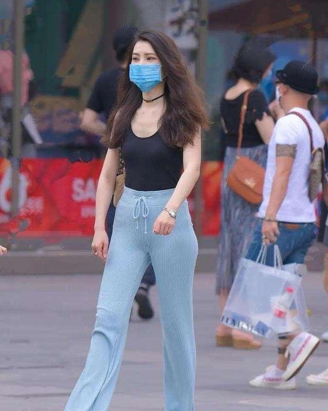 衣服 酷系风格的打底裤来喽,层次感比较强,女神必备!