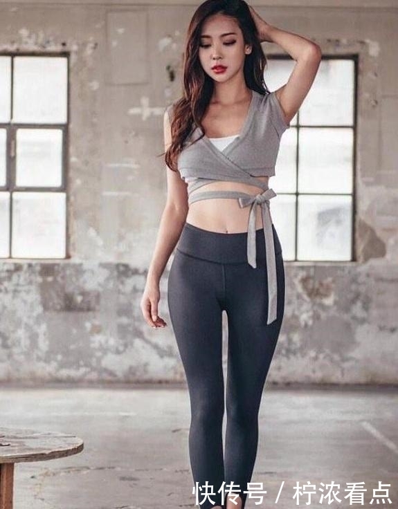 美女|青春朝气的打底裤美女,精致搭配,勾勒出婀娜身姿!