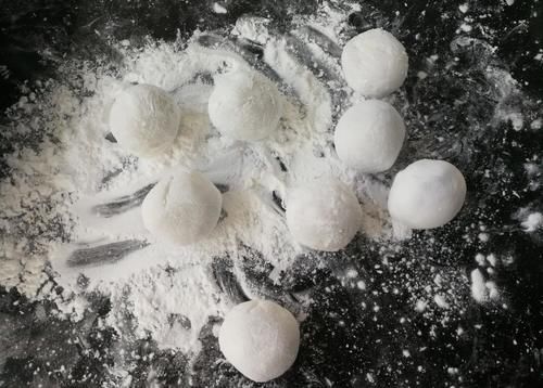 这样做的汤圆表皮清透，口感Q弹，还能美肤润燥，元宵节就吃它