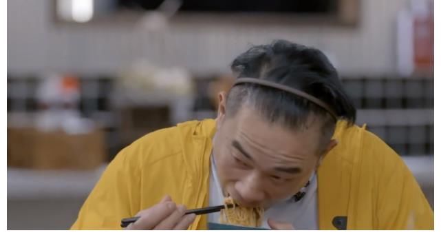 趙文卓|尹正深夜煮面，陳小春大口吃，張晉“賣弄”文化：還是離子燙好吃