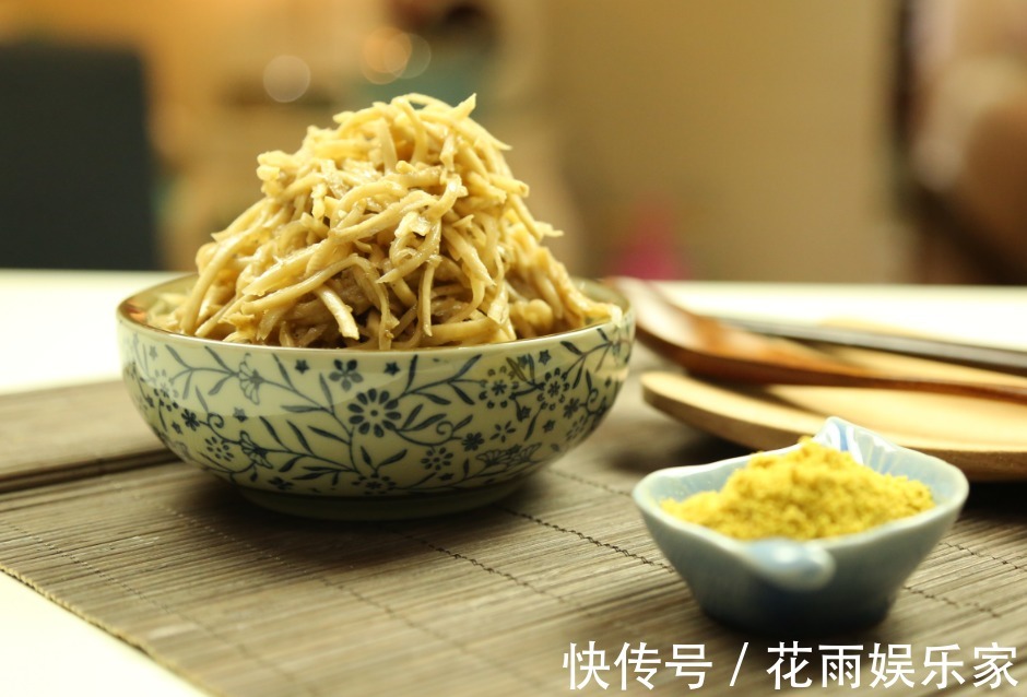 入味|腌芥菜，直接加盐是外行！教你土方法，腌上20斤，脆爽入味，香