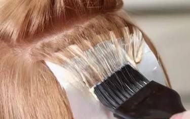 人体|你还在染发吗?频繁的染发对人体的危害您需要了解