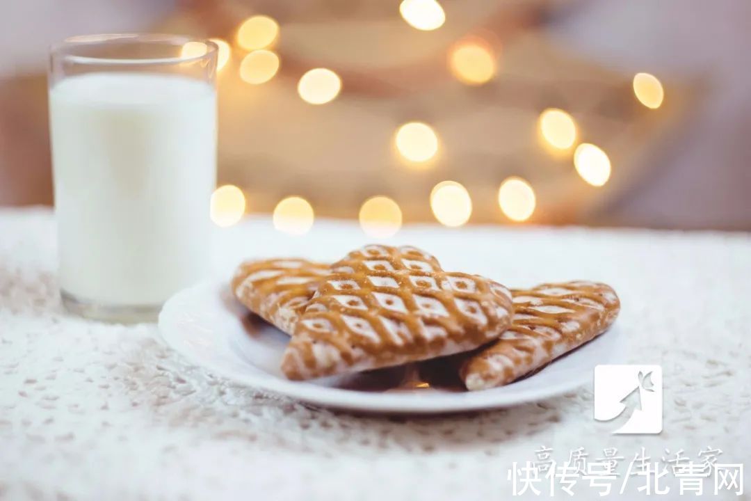 牛奶|喝牛奶时千万别吃它，对身体有大危害
