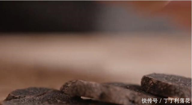 蒸鸡的方法很多,而有了黑松露加入,你将品尝到不一样的味道口感