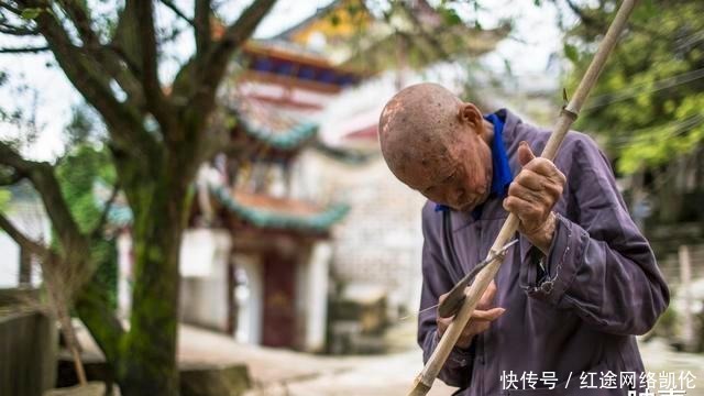 出家|14岁出家苦修,现已80多岁,曾割肉救母,一人重建一座寺庙