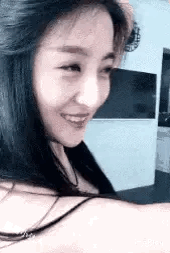 |搞笑GIF:姑娘 不行就别硬撑了 我看着都觉得尴尬