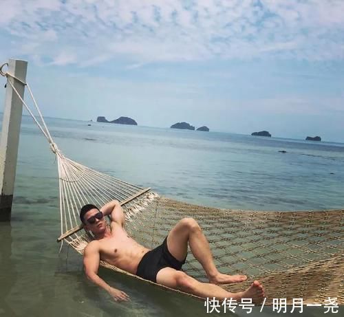 少年|肥胖少年逆袭成肌肉型男，胸肌饱满挺拔，一身腱子肉宛如雕刻