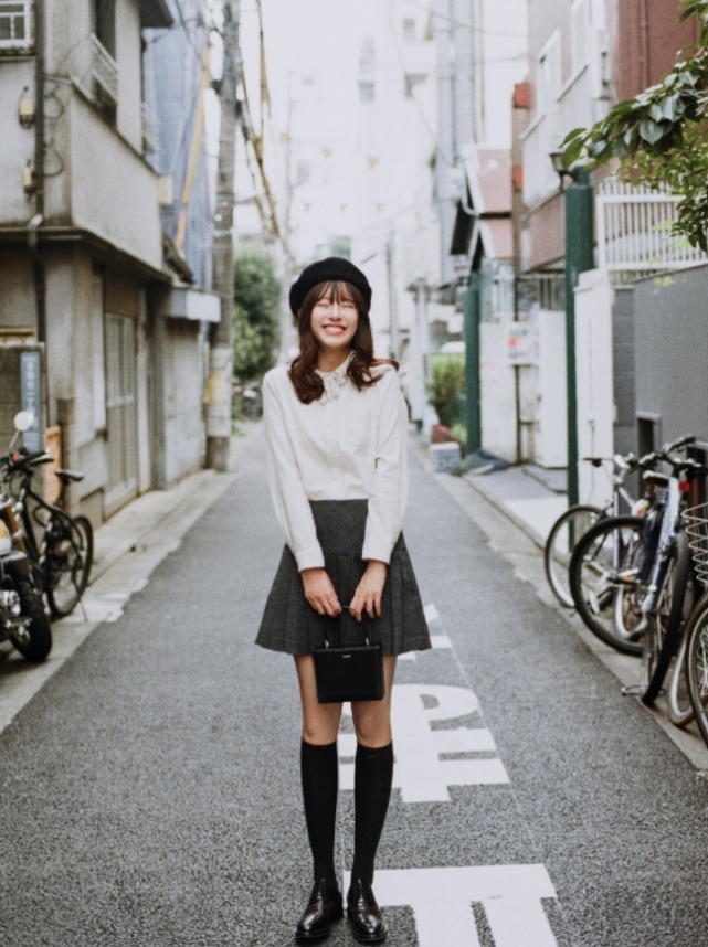 一事件|难怪陈赫非要娶张子萱,穿的裤子比袜子还短,“漫画腿”我也喜欢