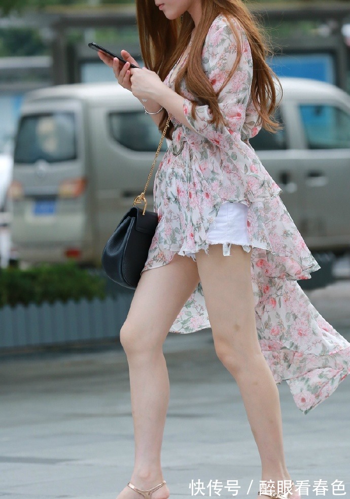 腰带|妹子嫌腰不够细,裙子上装个“铁环”系腰带,一下就“苗条”了