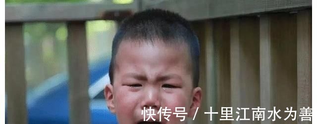 康康在《爸爸去哪兒》一出場就是“霸總”，其實(shí)他兒時(shí)也很可愛