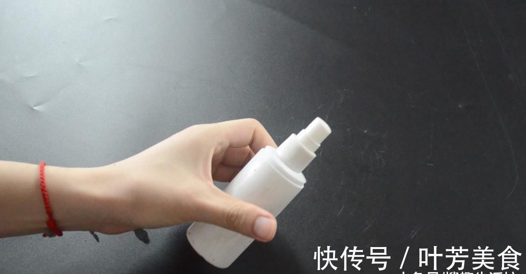 洗衣液和白醋混合在一起, 没想到作用这么大, 可惜知道的人还不多