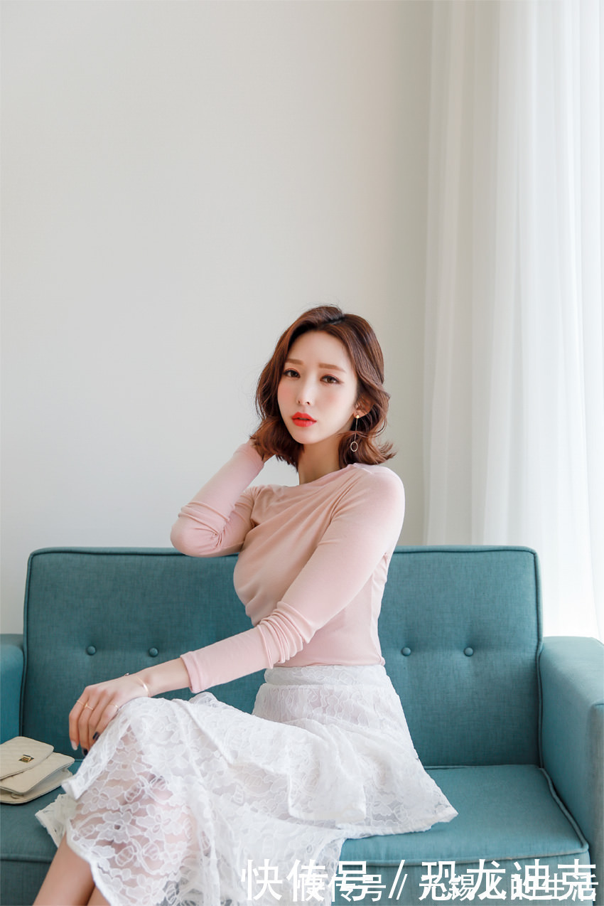 过膝长裙 穿过膝长裙的美女模特,端庄优雅的气质很迷人