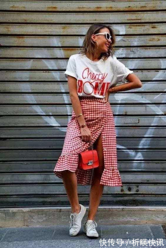 朋克 不管女人什么年龄,这五种连衣裙在流行也别穿,颜好也没用!