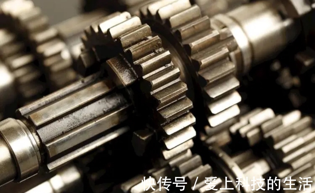 唐诗|人工智能与机器组文章,哪个更先进?