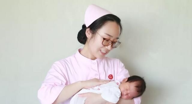 腹部|为何孩子睡觉时总爱蹬腿伴随这种情况,往往暗示你家娃正在猛长