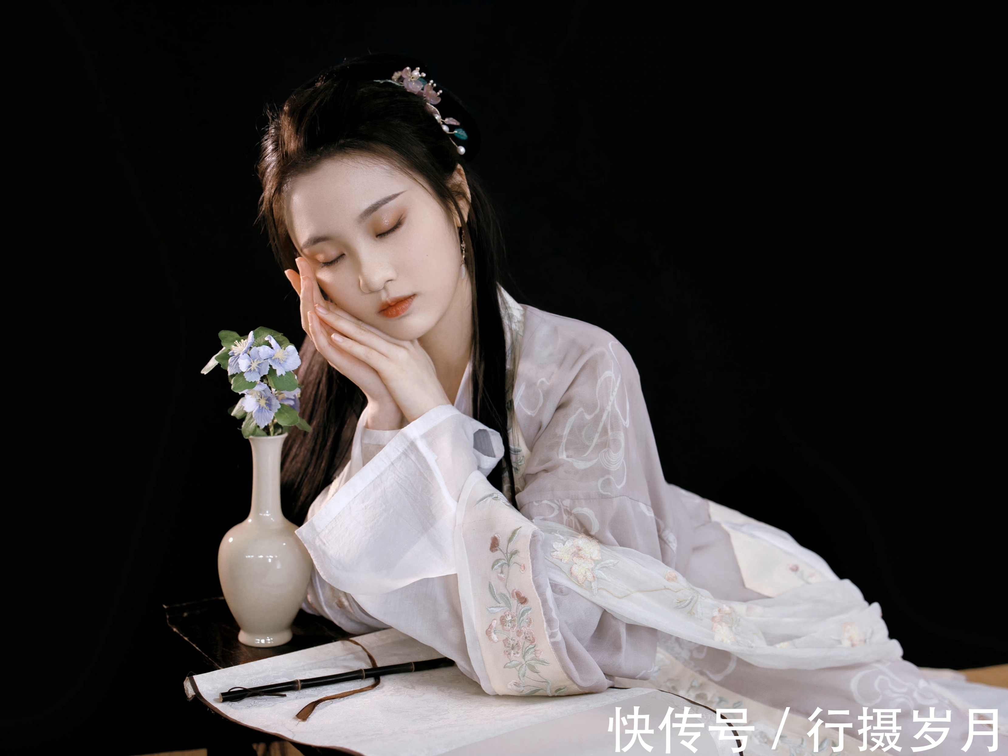 心声!在静谧夜色里,聆听自己真实的心声,将纠结的伤感次第打开