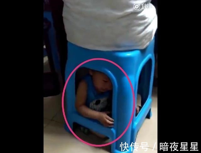 孩子|妈妈为了安心打麻将,竟把幼童扣在凳子下,对孩子哭闹置若罔闻!