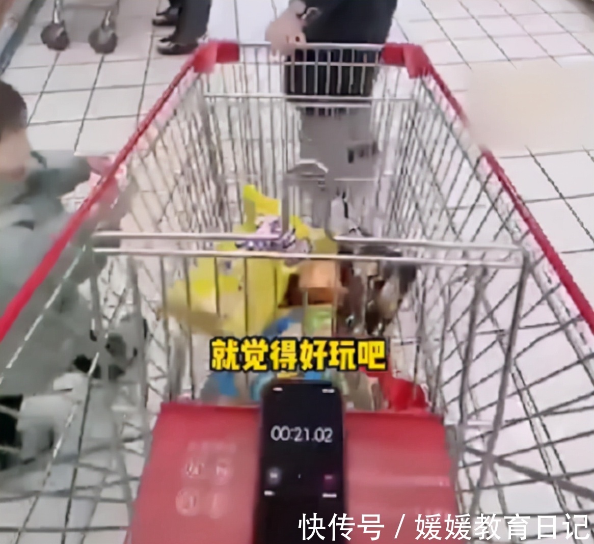 奖励|期末考得好,学生得到超市肆意买1分钟的奖励,最后爸爸傻眼了