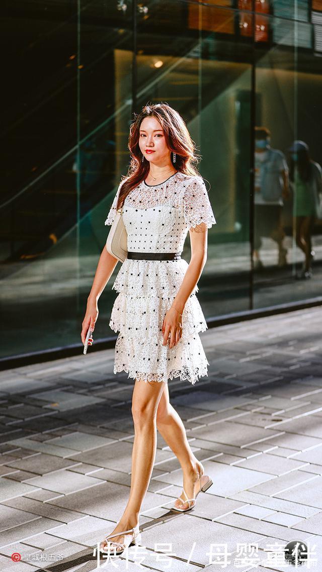 让自己|街拍偶尔尝试一下自己没有尝试过的穿衣风格也是不错的选择