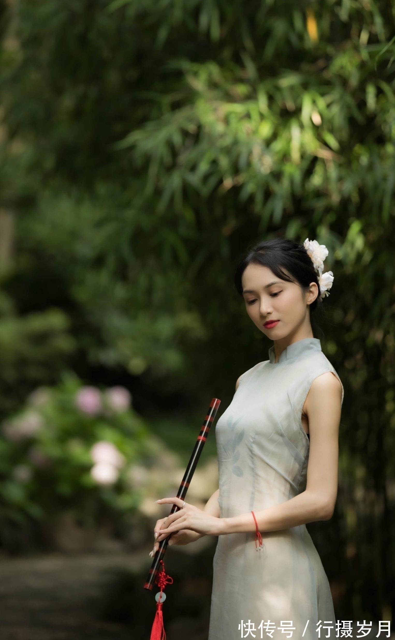 萧月$红尘轻浅,谁解离殇?两两相望,谁懂情长?紫陌飞花,谁怜残香?