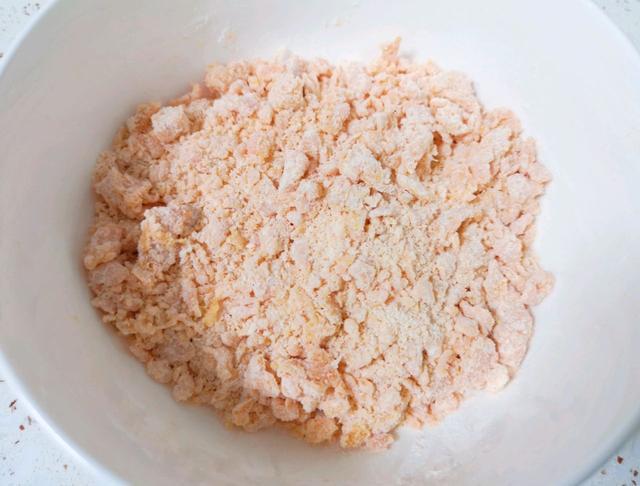 红薯除了蒸煮外，还可以搓成小圆子，加点银耳，好喝的甜品汤