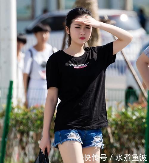 美眉|这就是传说中的皮肤白嫩派小脸美眉吧,笔直的长腿更锦上添花