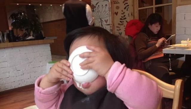 鱼刺|7岁男孩晚饭吃了鱼,第二天一早就没了呼吸,原因令爸妈追悔莫及