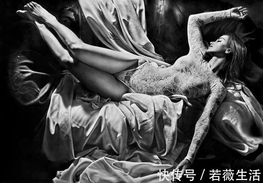 油画酱|这5个人把素描画到了极致,单色画面也能这么酷