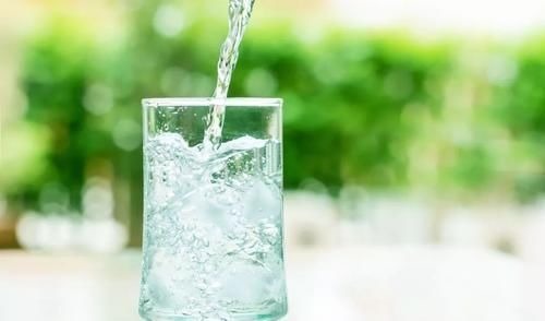 不喝桶装水,只喝自来水,身体会怎么样?答案可能和你想的不一样