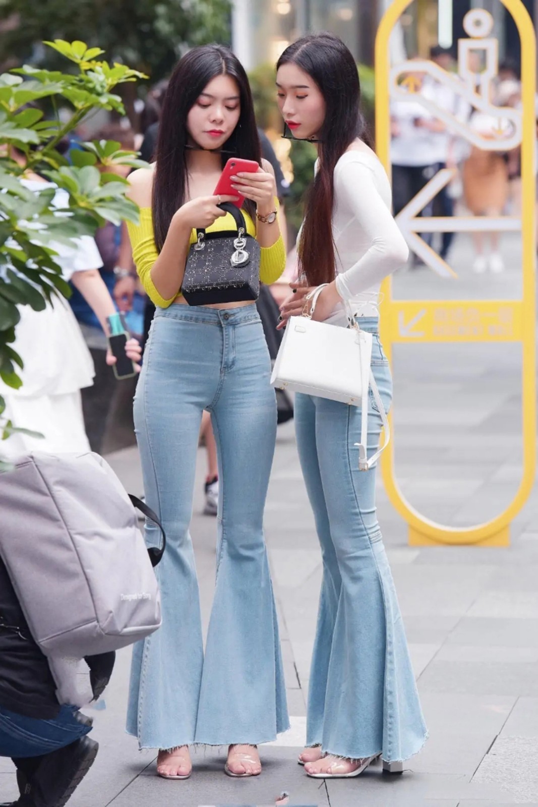 时髦|今秋流行的“喇叭裤”怎么选? 时髦姐姐教你, 美出新高度!