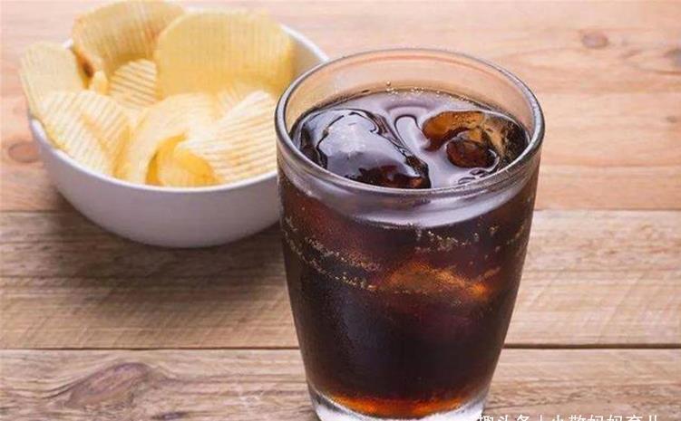 零食|我们的孩子正在被“催熟”医生这6类零食,再馋也别给孩子吃