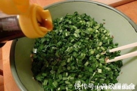 饺子馆|调韭菜馅有讲究，大厨有4种调味料不要放，韭菜更鲜嫩更好吃
