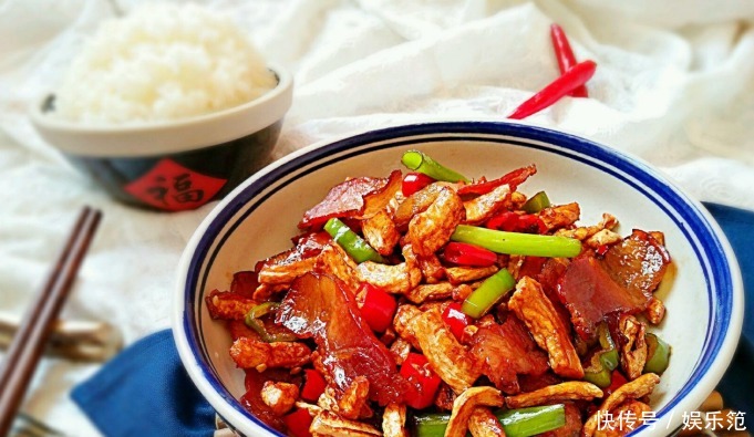 茼蒿炒腊肉,荤素搭配,营养加倍