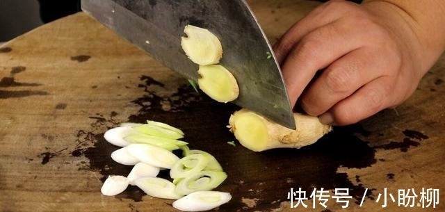 红辣椒|肉丝炒面最好吃的做法，简单几步，5分钟就出锅，比饭店的还好吃
