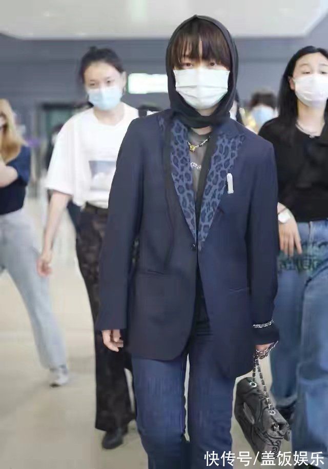 業內曝明星助理行業真相，月薪3000起錢少事多，做飯剪輯要求全能